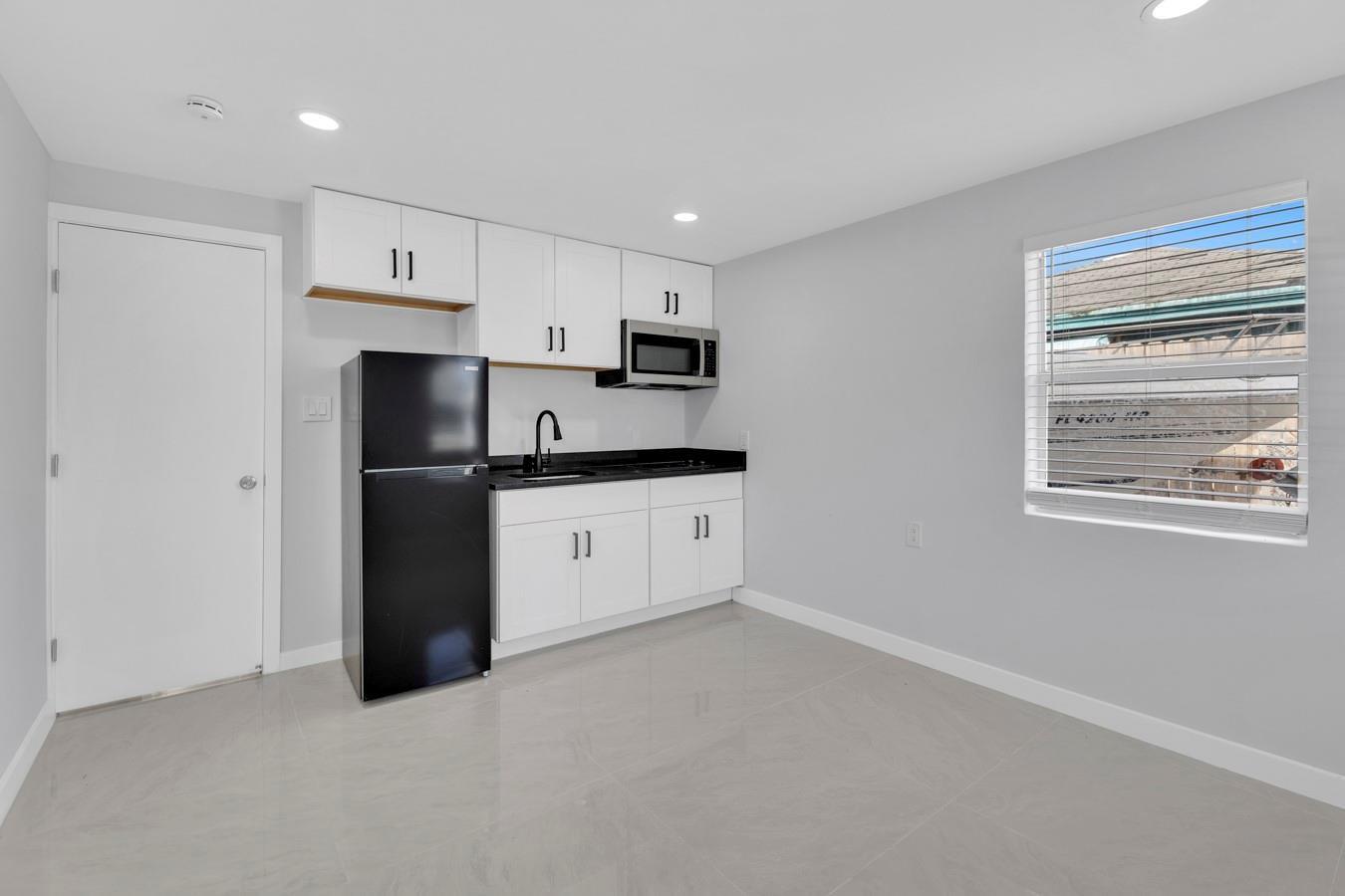   / 0 1296 sq. ft. $ 2026-04-15 0 foto
