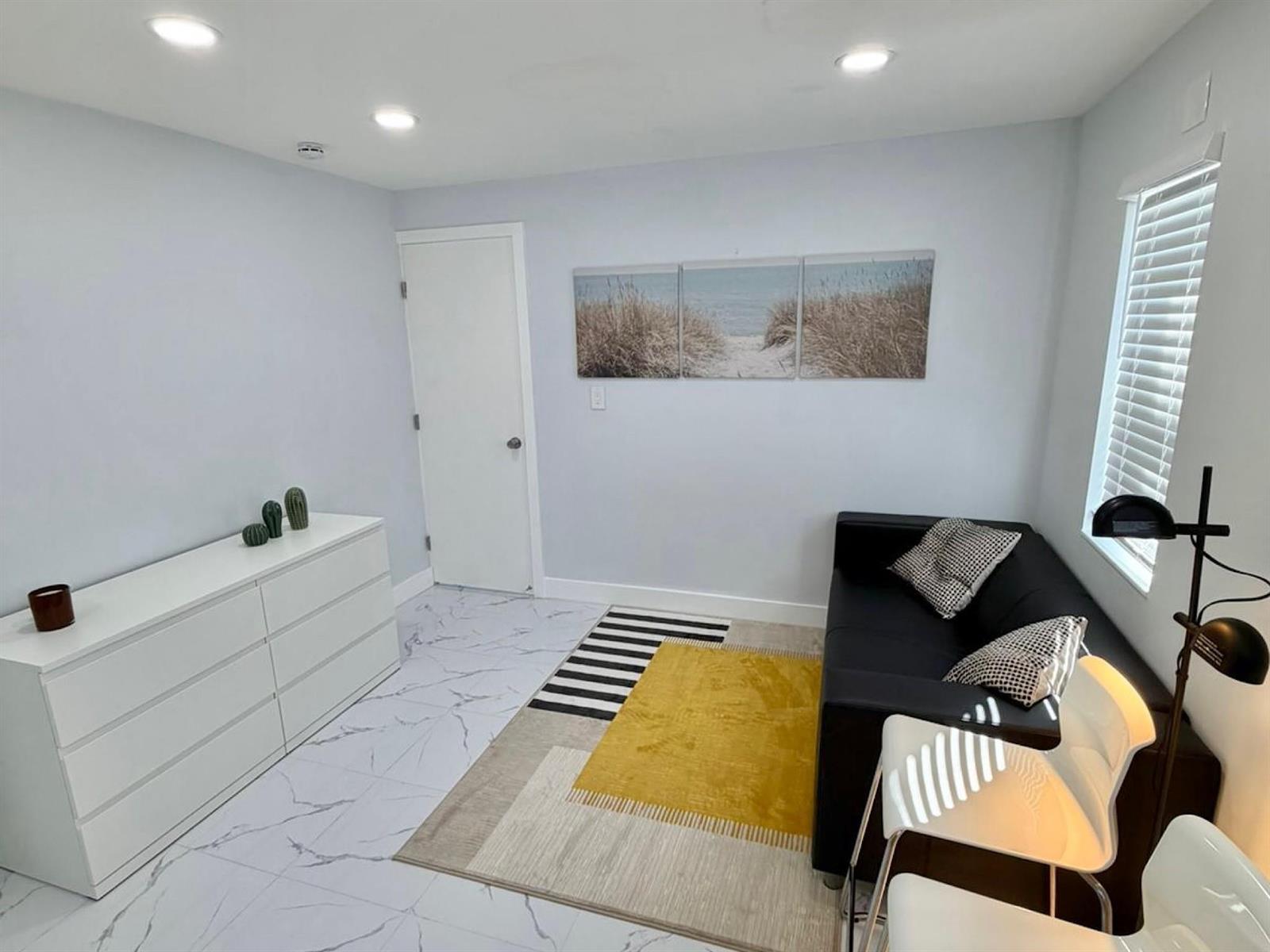   / 0 1296 sq. ft. $ 2026-04-15 0 foto