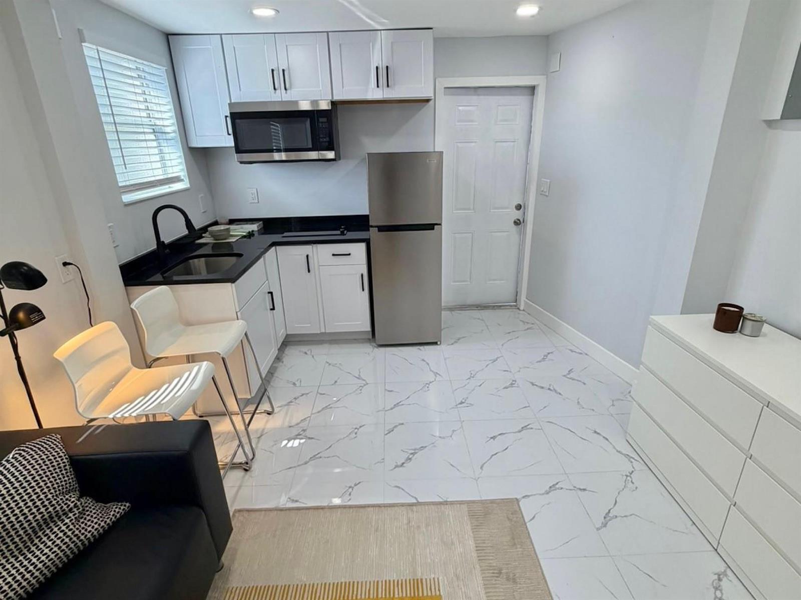   / 0 1296 sq. ft. $ 2026-04-15 0 foto