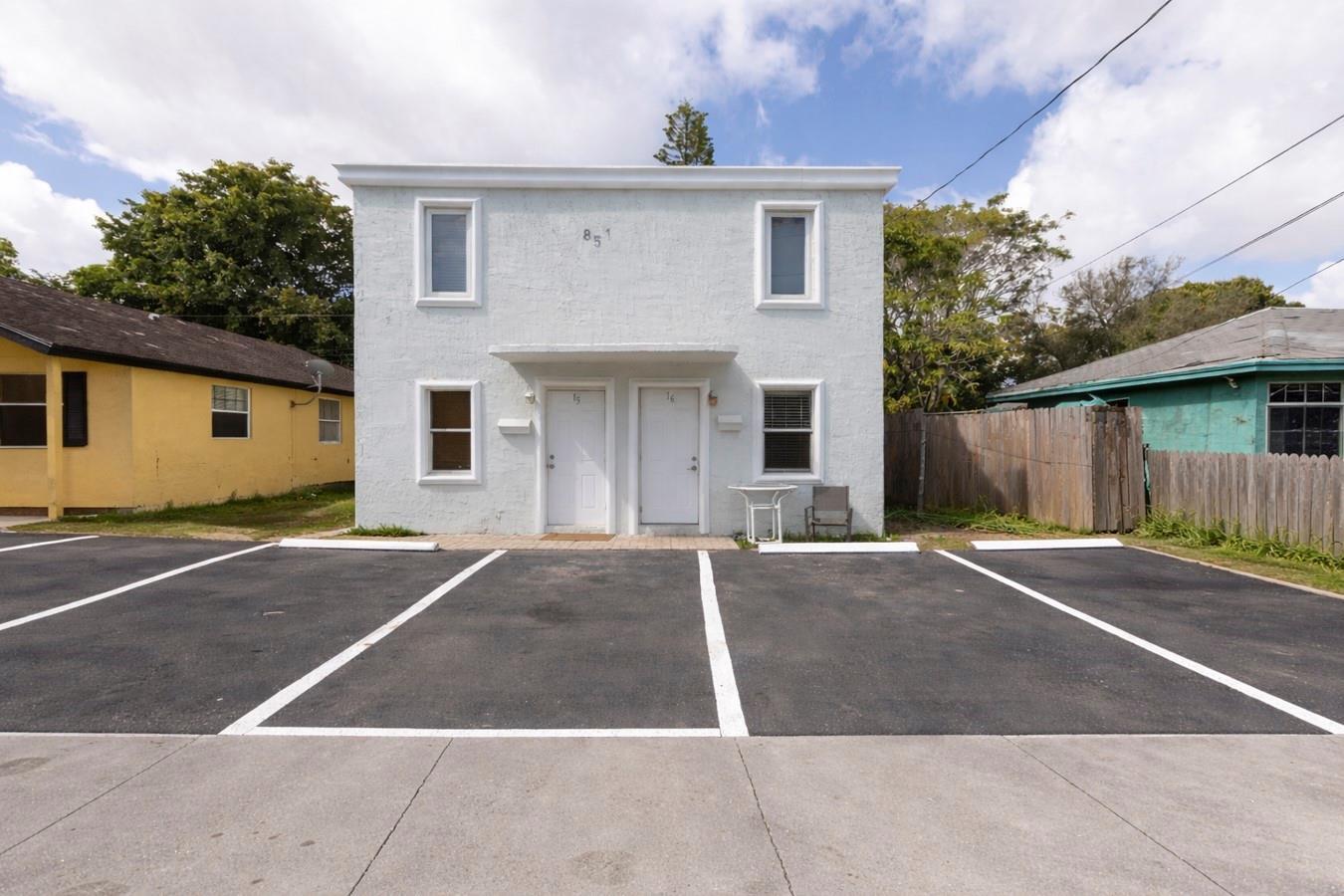   / 0 1296 sq. ft. $ 2026-04-15 0 foto