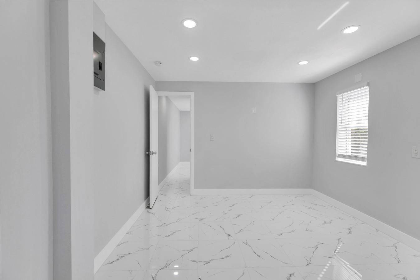   / 0 1296 sq. ft. $ 2026-04-15 0 foto