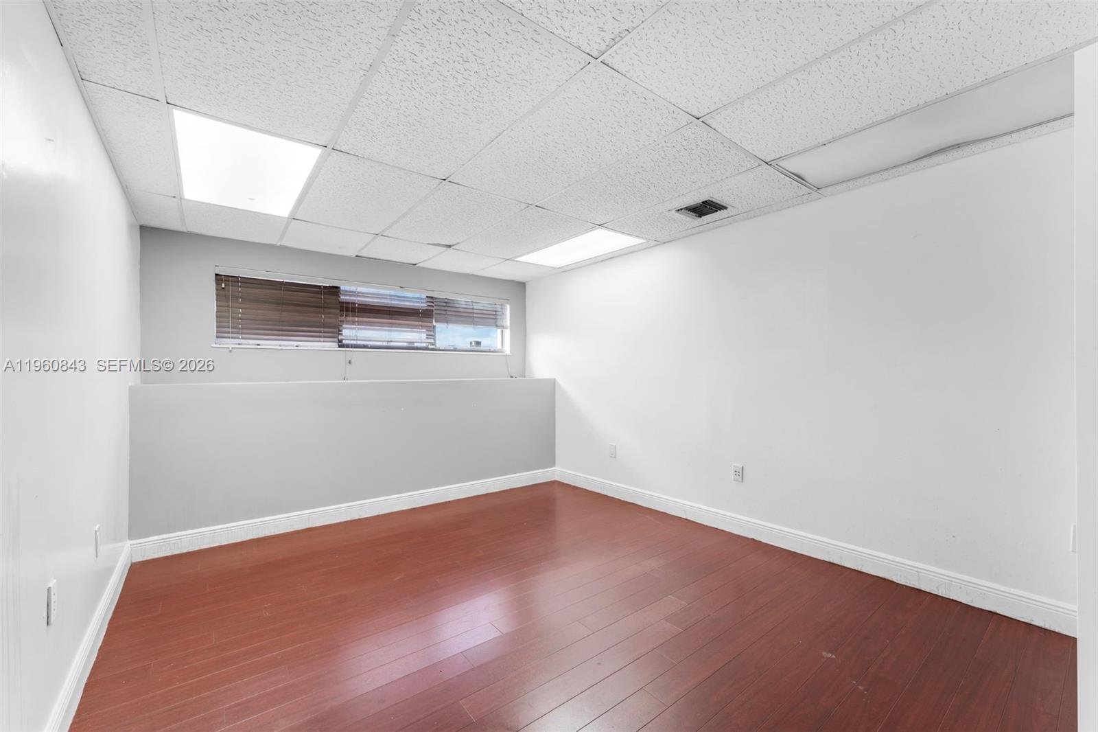 322  /   sq. ft. $ 2026-02-12 0 Photo