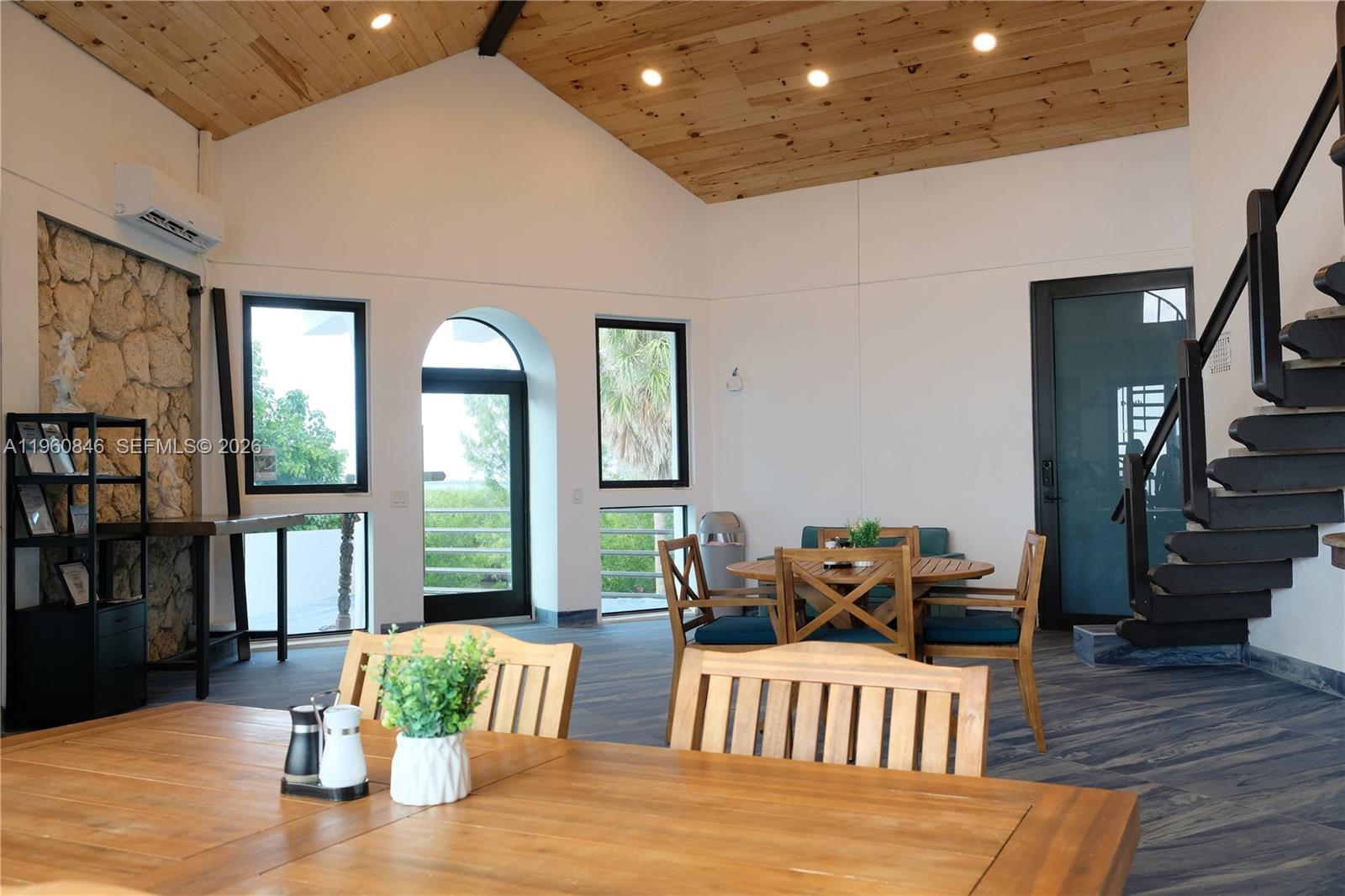   /   кв.футов $ 2026-02-20 0 Фото