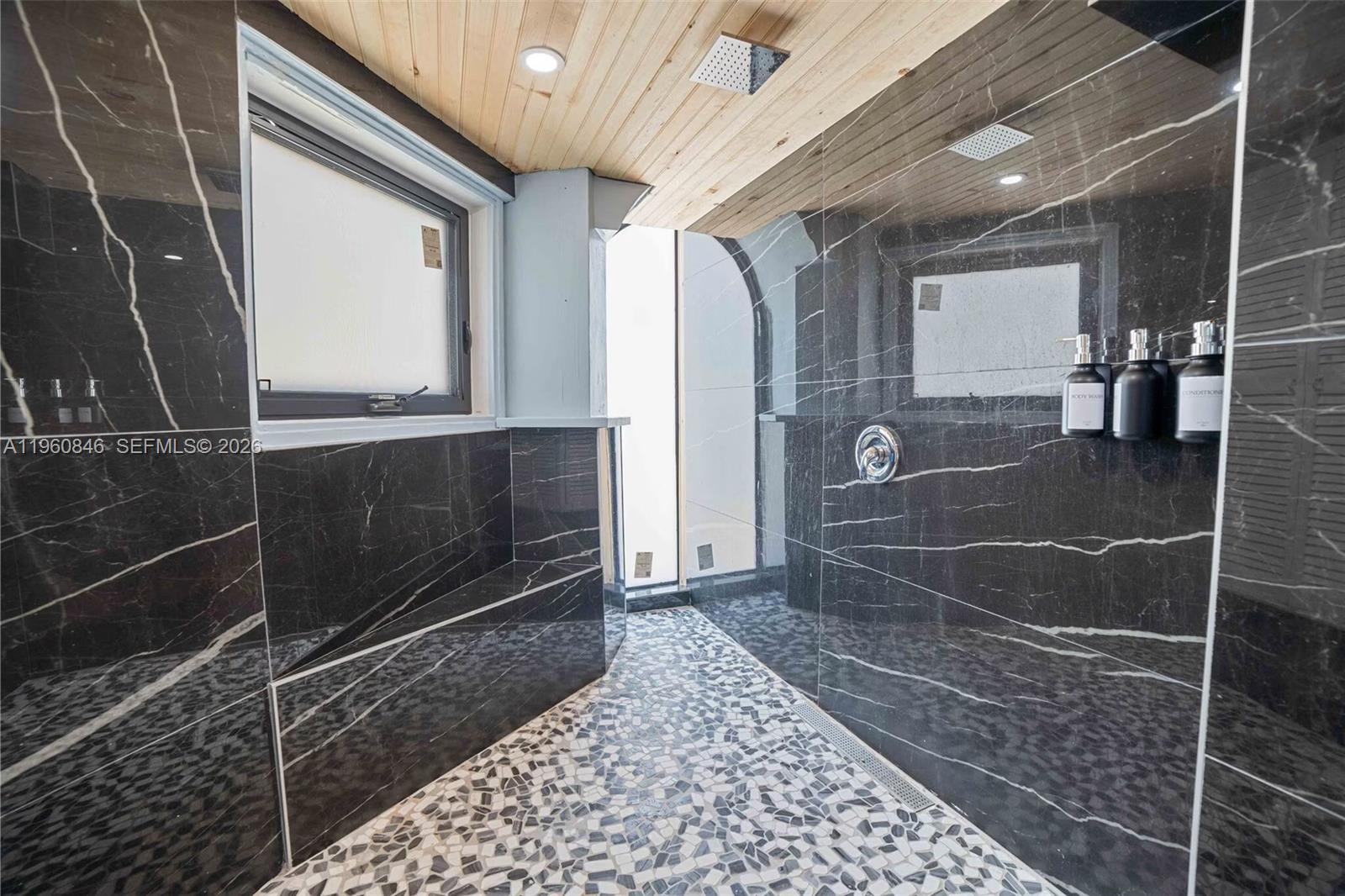   /   кв.футов $ 2026-02-20 0 Фото