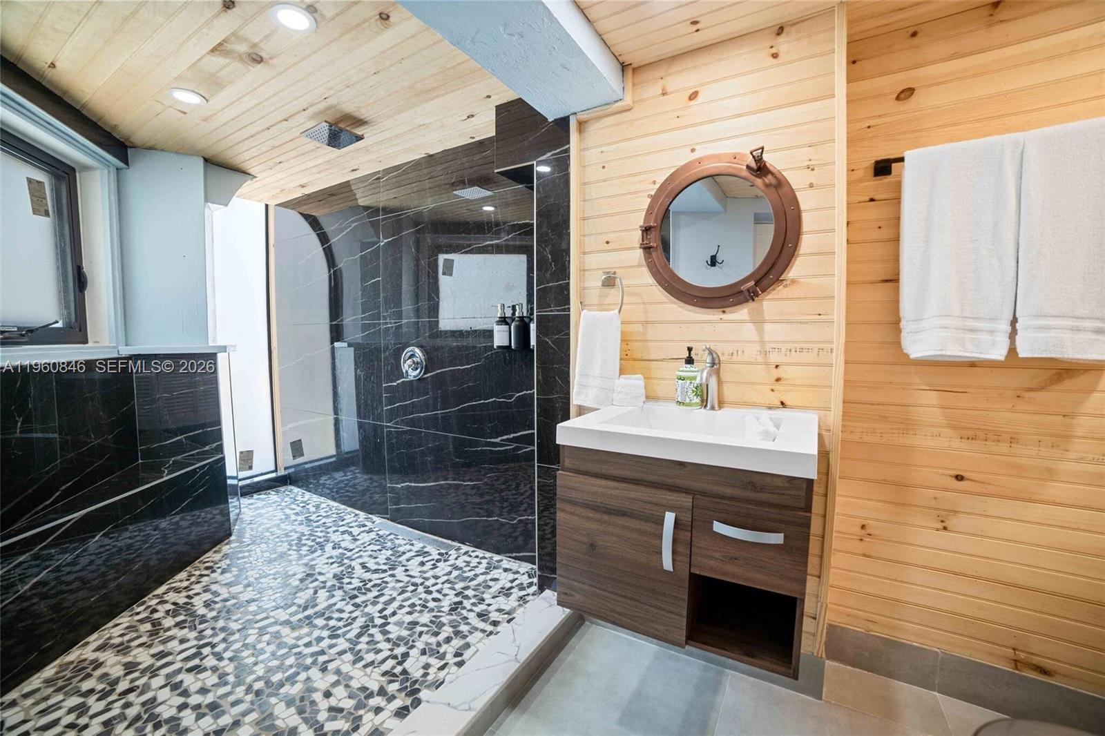   /   кв.футов $ 2026-02-20 0 Фото