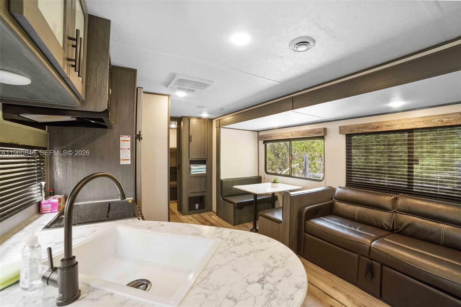   /   кв.футов $ 2026-02-20 0 Фото