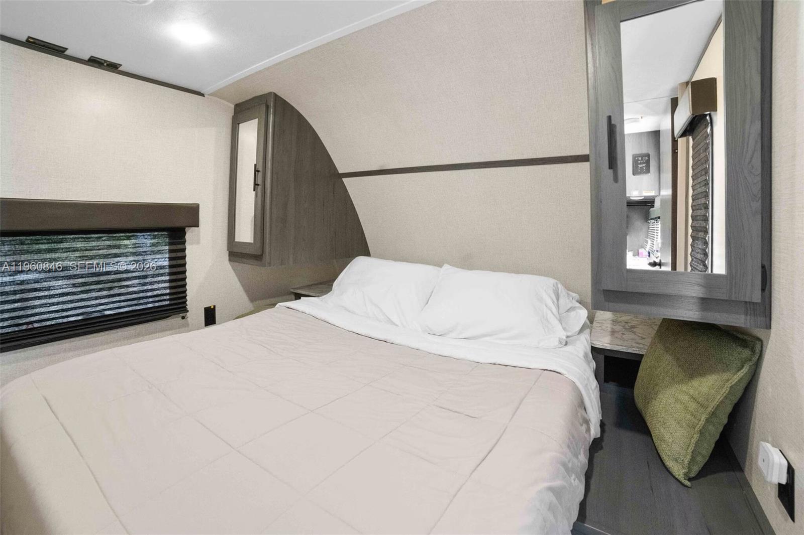   /   кв.футов $ 2026-02-20 0 Фото