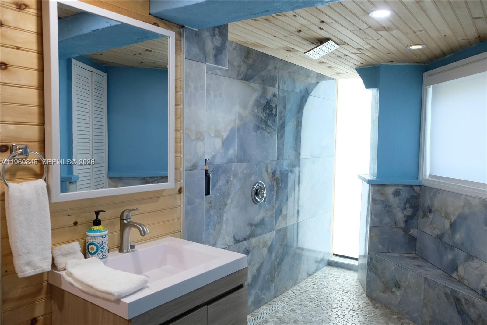   /   кв.футов $ 2026-02-20 0 Фото