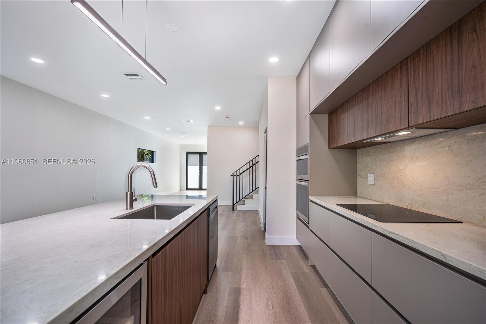   /  4900 кв.футов $ 2026-02-06 0 Фото