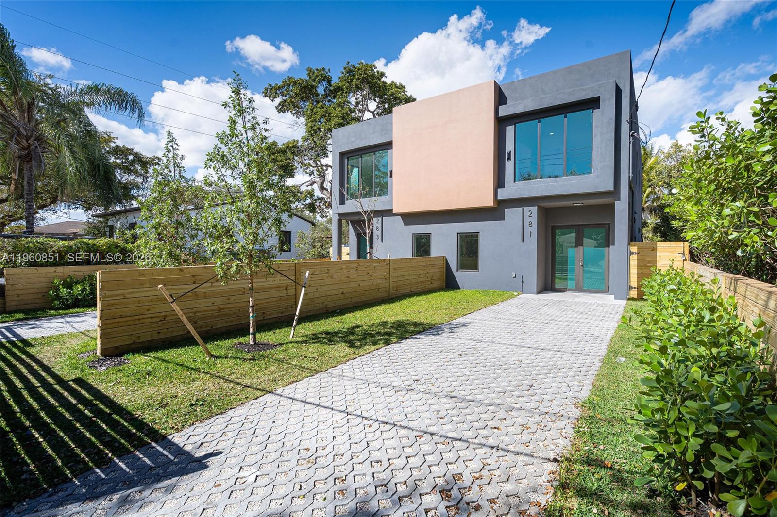   /  4900 кв.футов $ 2026-02-06 0 Фото