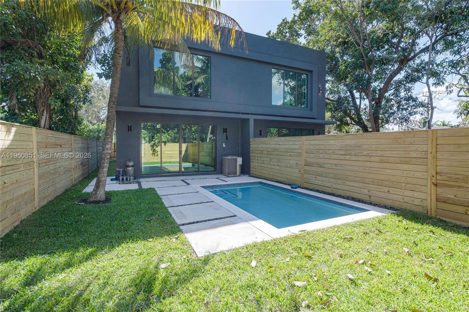   /  4900 кв.футов $ 2026-02-06 0 Фото