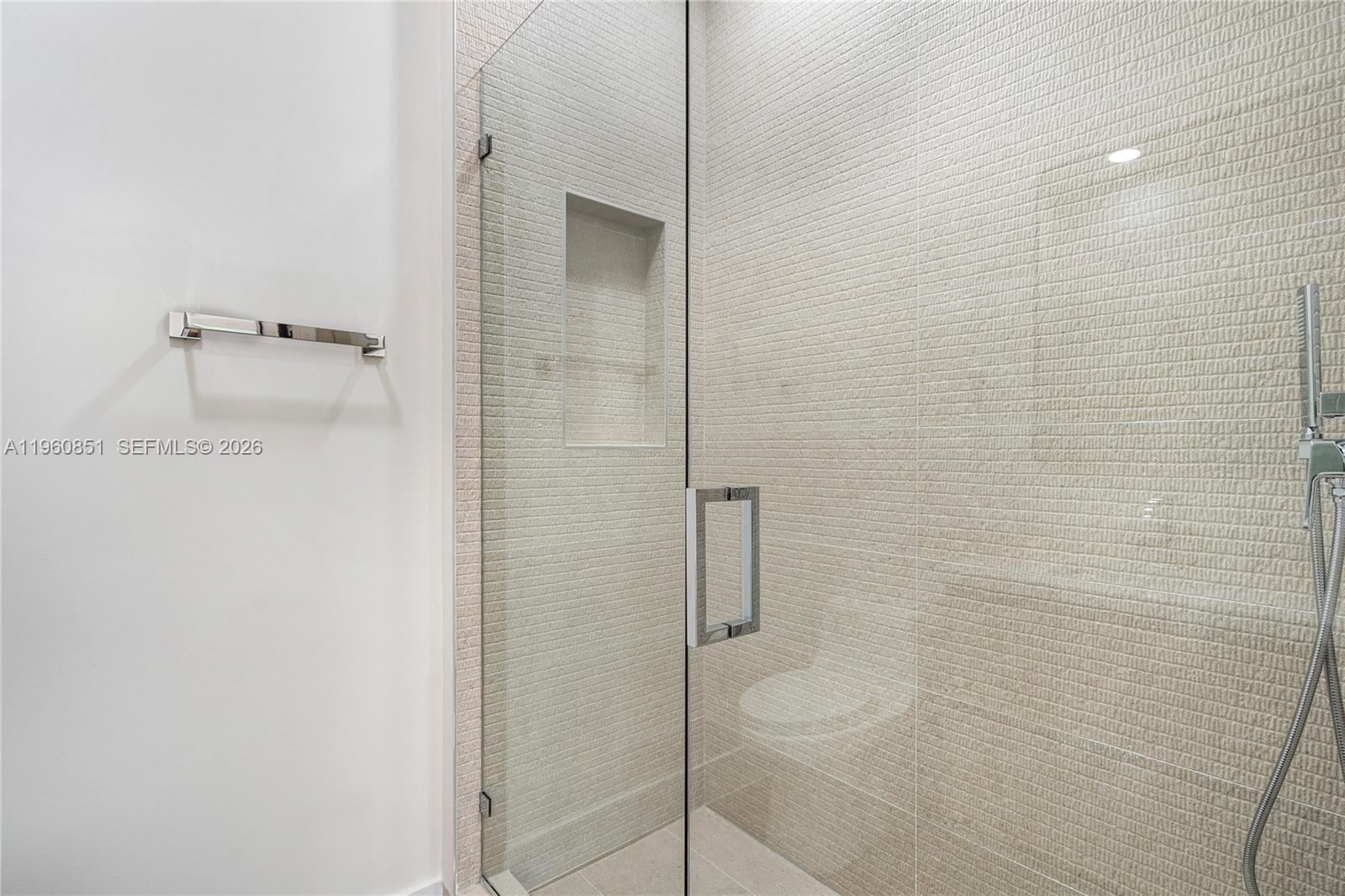   /  4900 кв.футов $ 2026-02-06 0 Фото