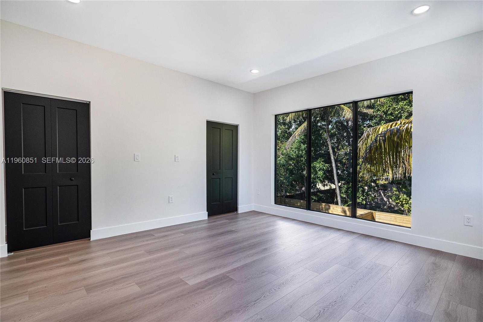   /  4900 кв.футов $ 2026-02-06 0 Фото