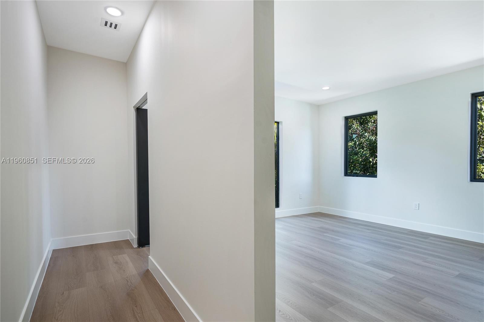   /  4900 кв.футов $ 2026-02-06 0 Фото