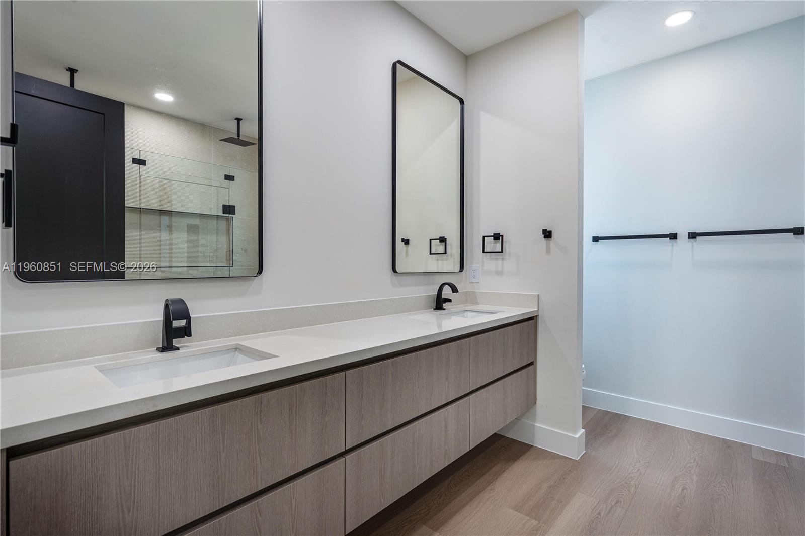   /  4900 кв.футов $ 2026-02-06 0 Фото