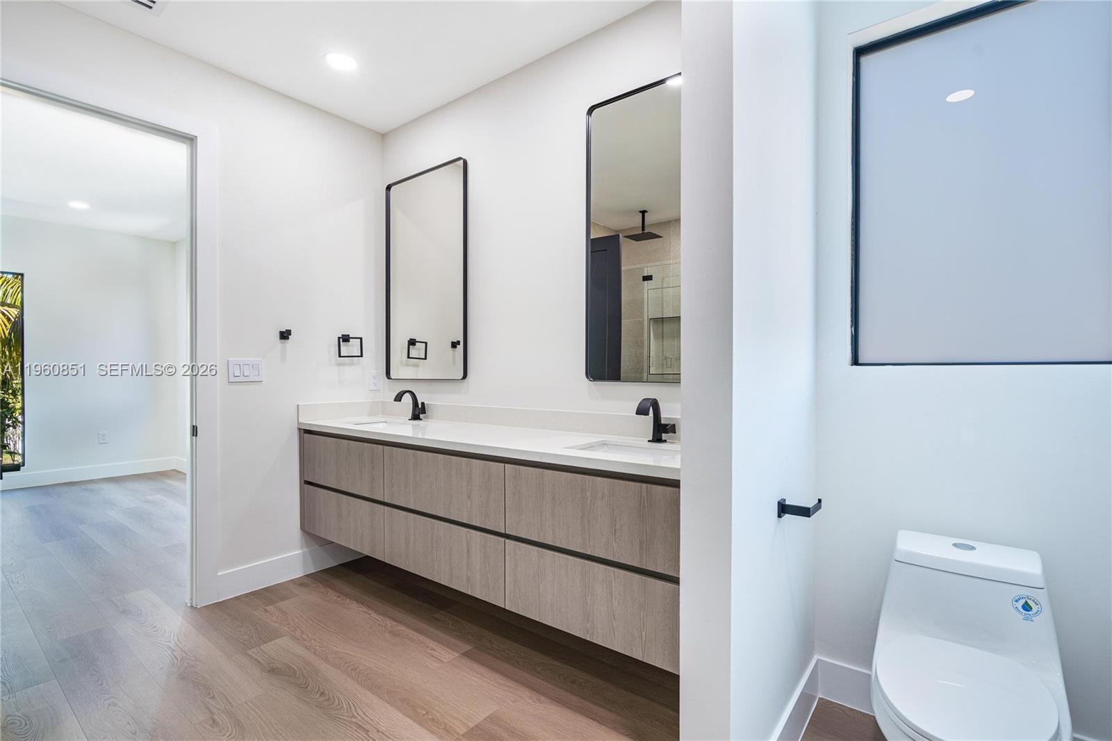   /  4900 кв.футов $ 2026-02-06 0 Фото