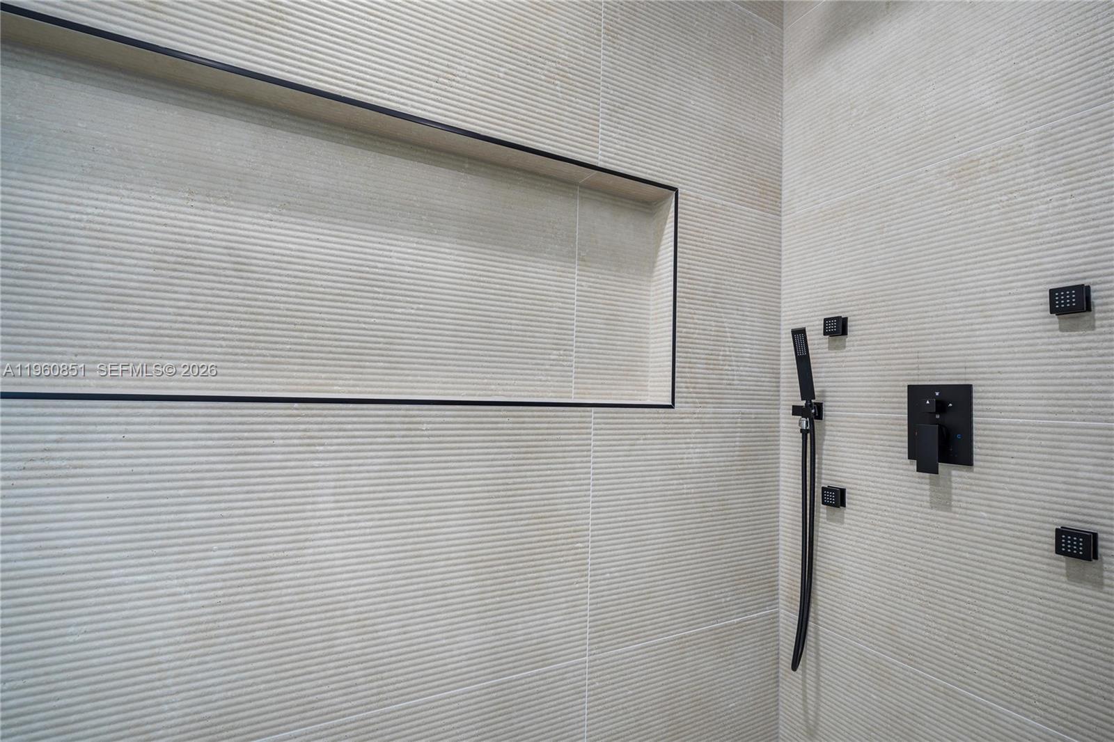   /  4900 кв.футов $ 2026-02-06 0 Фото