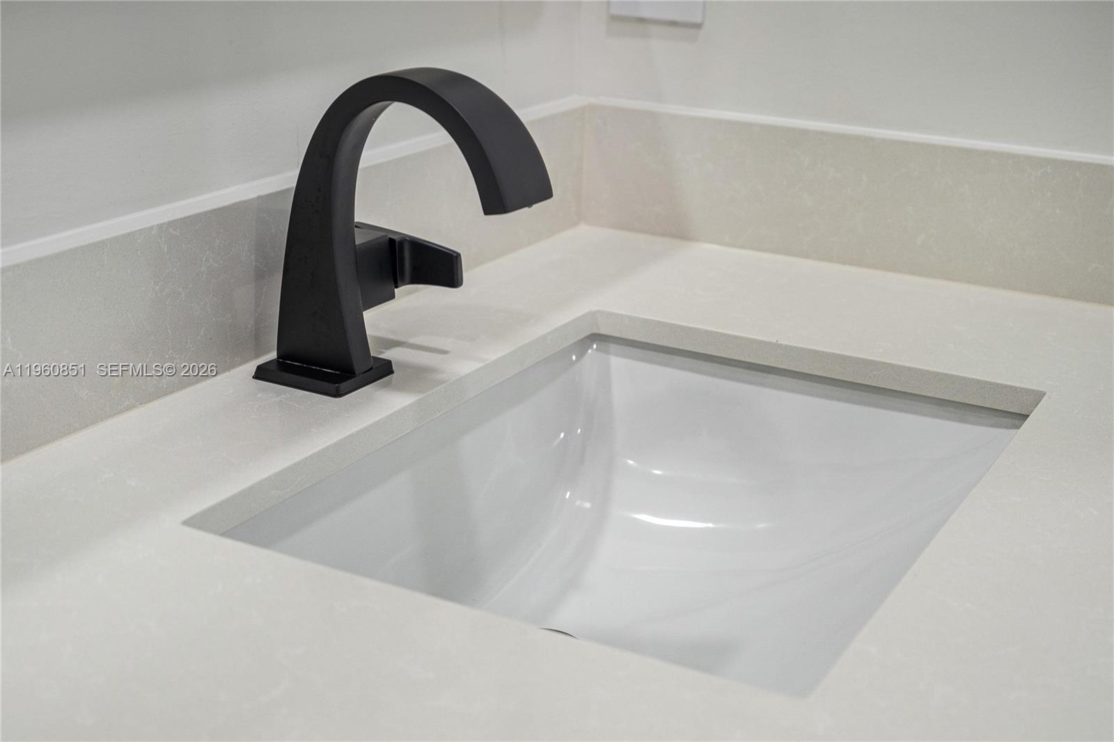   /  4900 кв.футов $ 2026-02-06 0 Фото