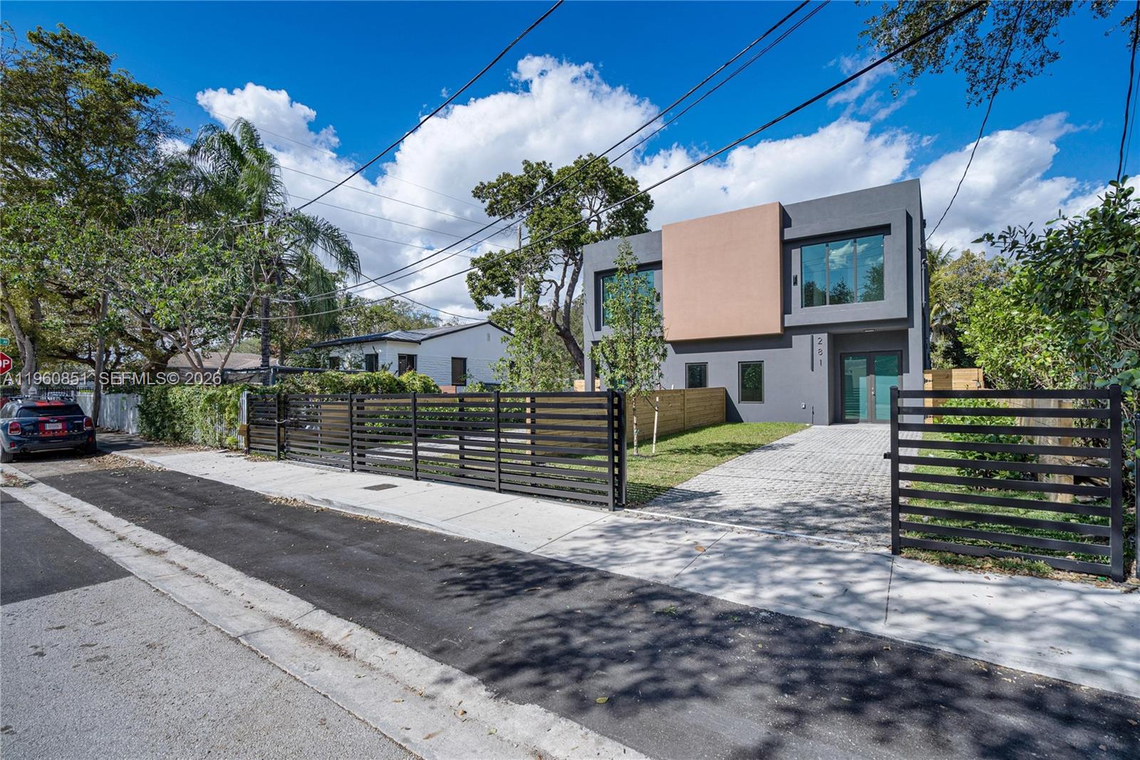   /  4900 кв.футов $ 2026-02-06 0 Фото