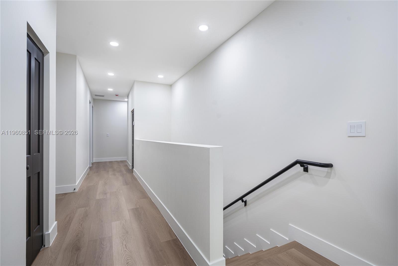   /  4900 кв.футов $ 2026-02-06 0 Фото