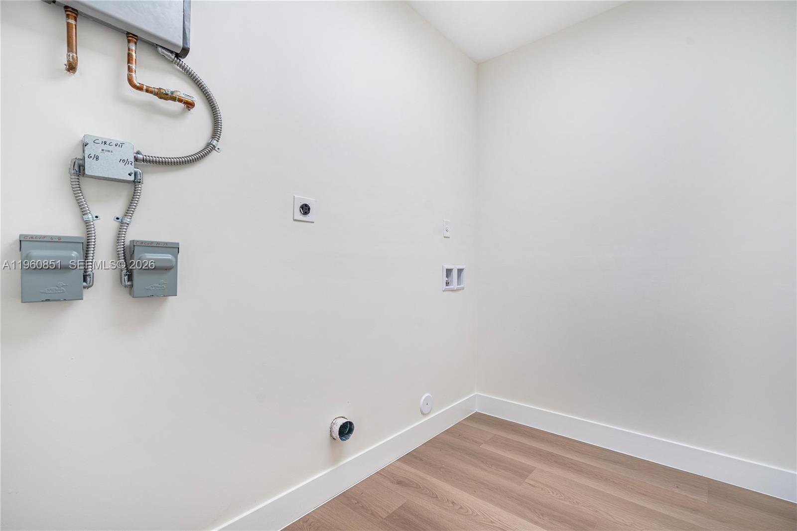   /  4900 кв.футов $ 2026-02-06 0 Фото