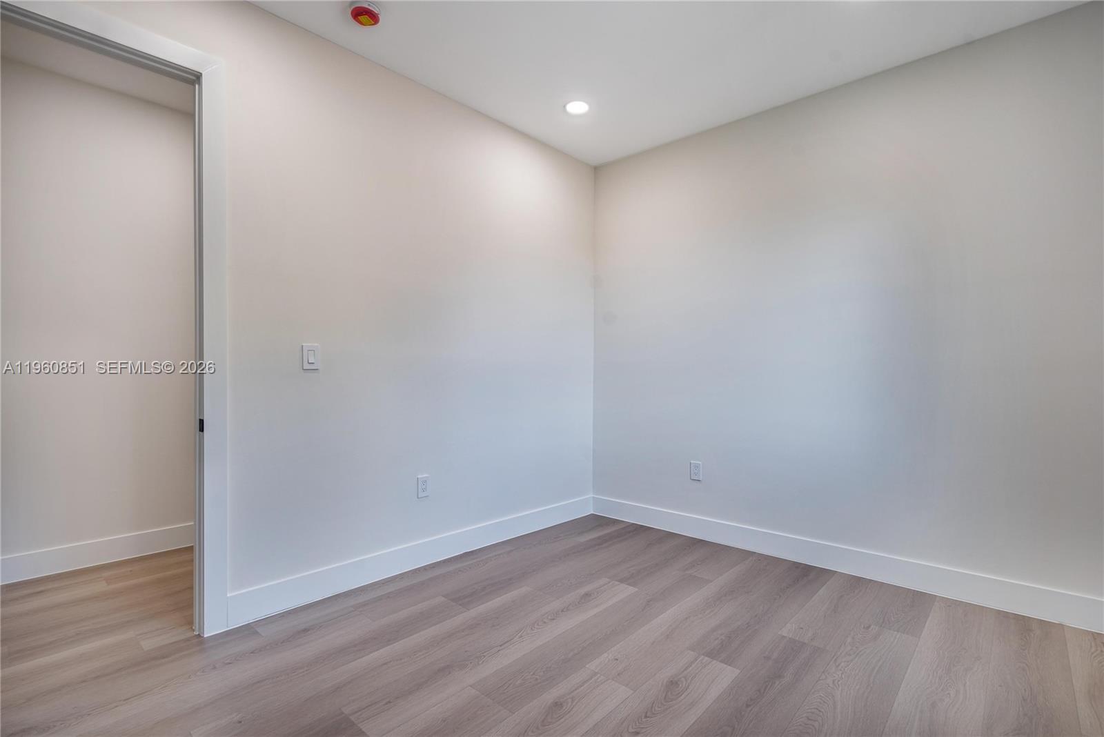   /  4900 кв.футов $ 2026-02-06 0 Фото