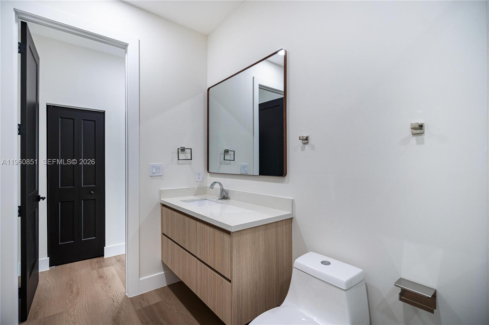   /  4900 кв.футов $ 2026-02-06 0 Фото