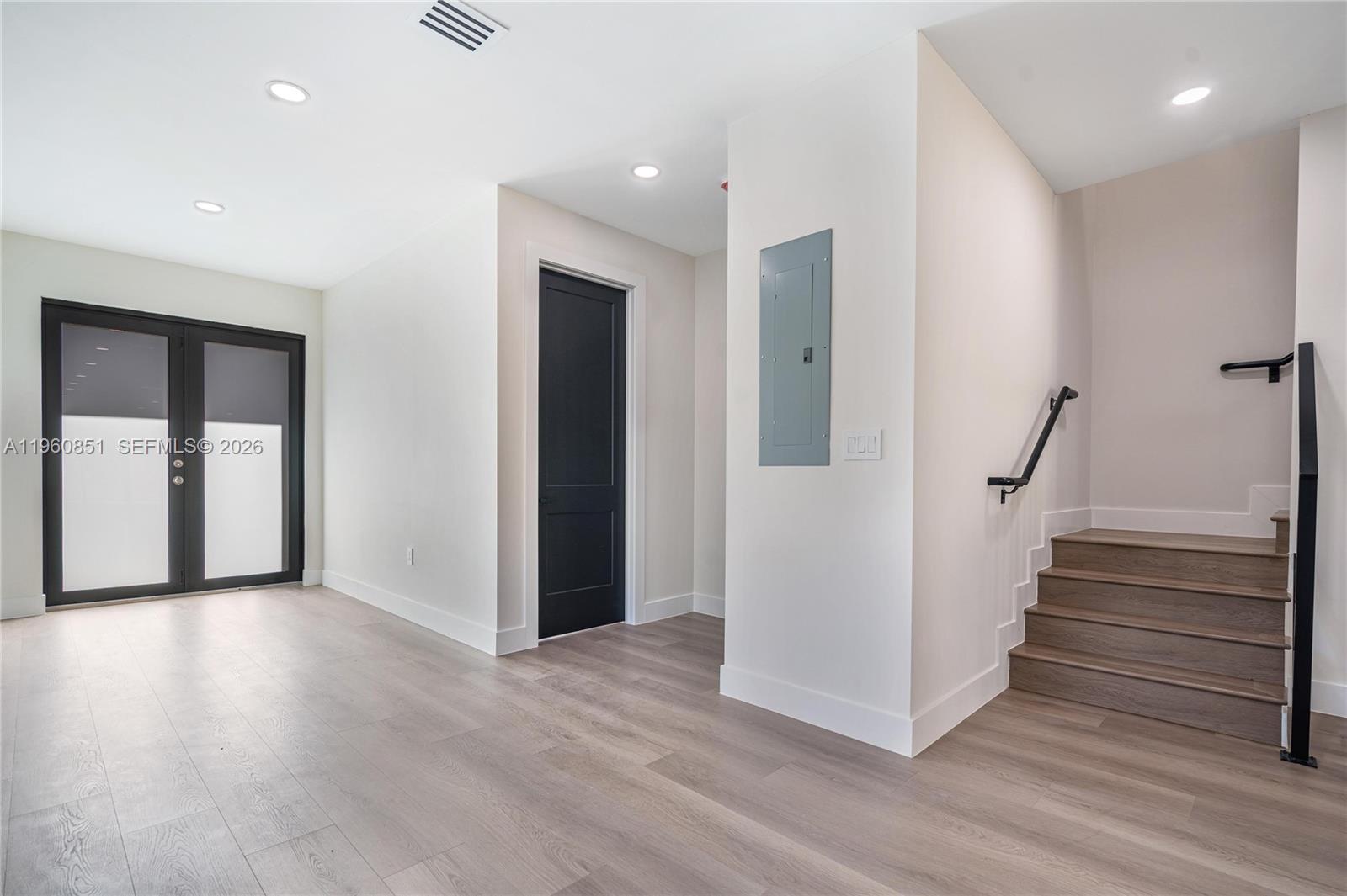   /  4900 кв.футов $ 2026-02-06 0 Фото