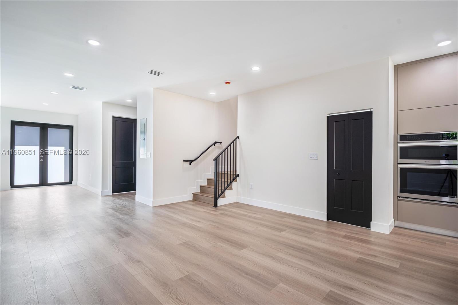   /  4900 кв.футов $ 2026-02-06 0 Фото