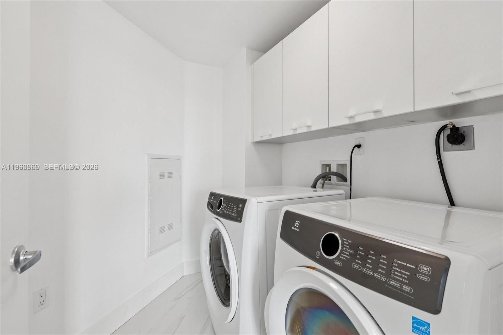 See details 5-907 3 / 4 1892 sq. ft. $ 2026-02-06 0 Photo