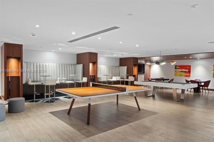 See details 5-907 3 / 4 1892 sq. ft. $ 2026-02-06 0 Photo