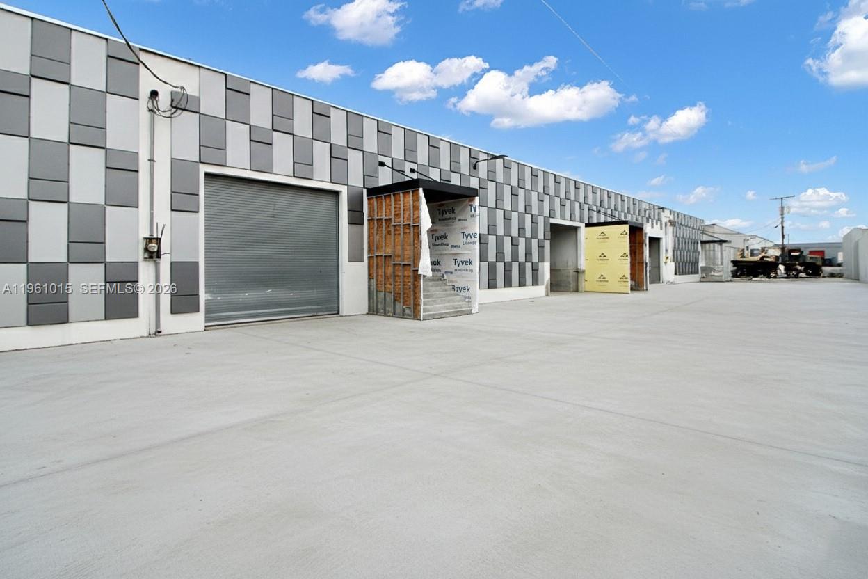   /   sq. ft. $ 2026-02-06 0 foto