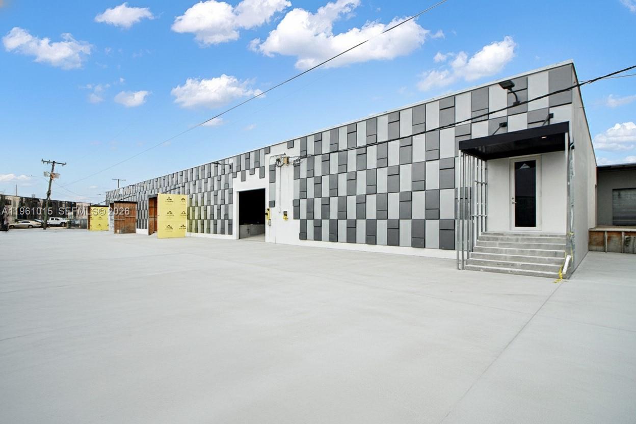   /   sq. ft. $ 2026-02-06 0 foto