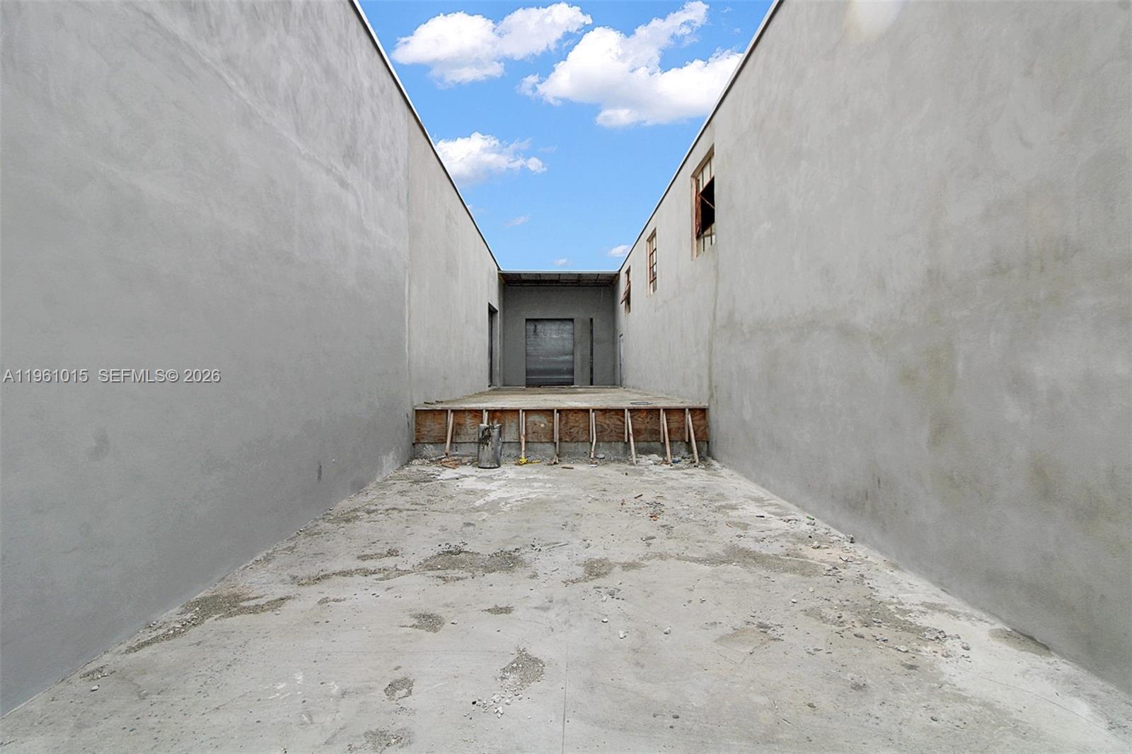   /   sq. ft. $ 2026-02-06 0 foto