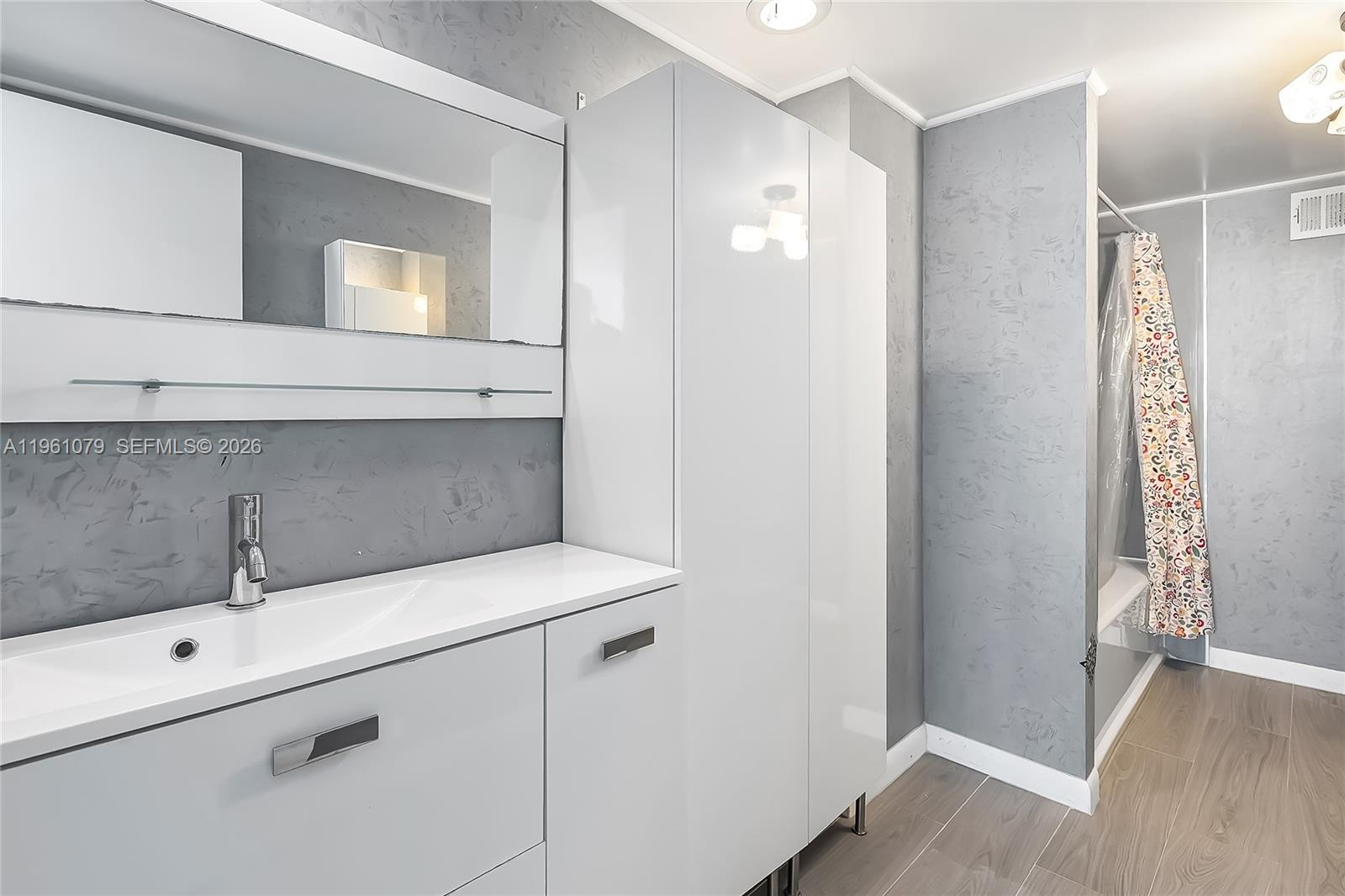 Photo of 1833 Ocean Dr  #1407, Hallandale Beach, Florida, 33009 - 