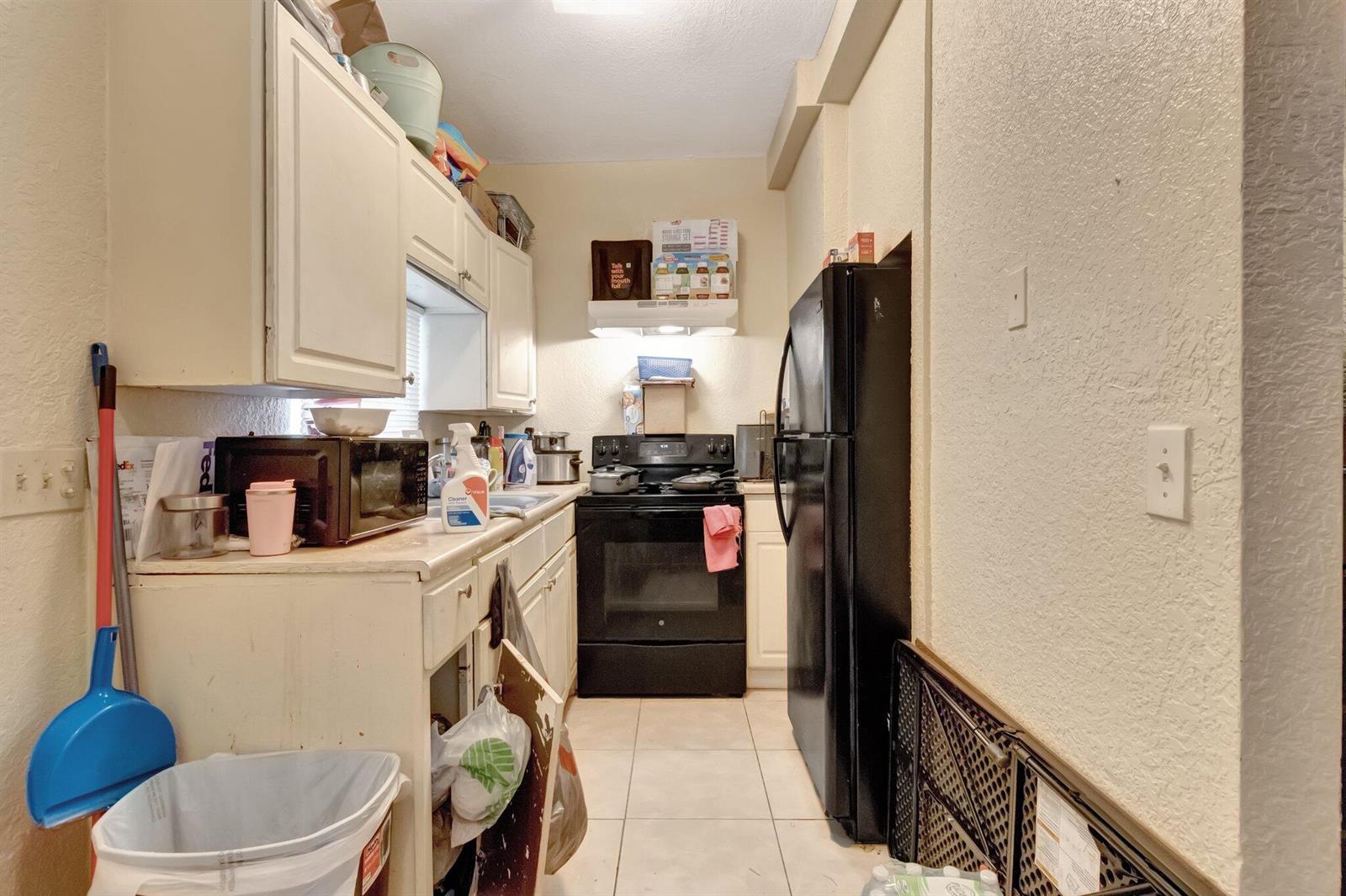 Ver detalles A,b,c / 4 2716 sq. ft. $ 2026-06-21 0 foto