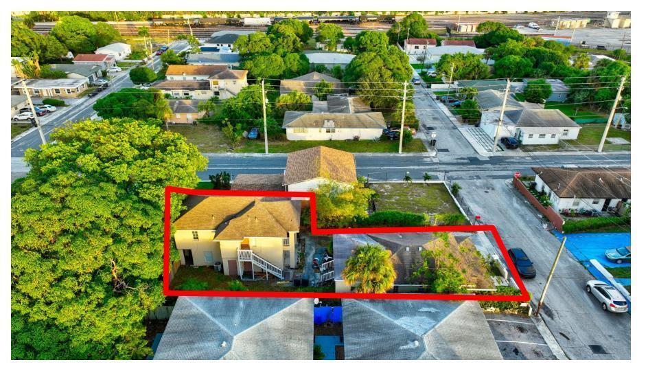 Ver detalles A,b,c / 4 2716 sq. ft. $ 2026-06-21 0 foto