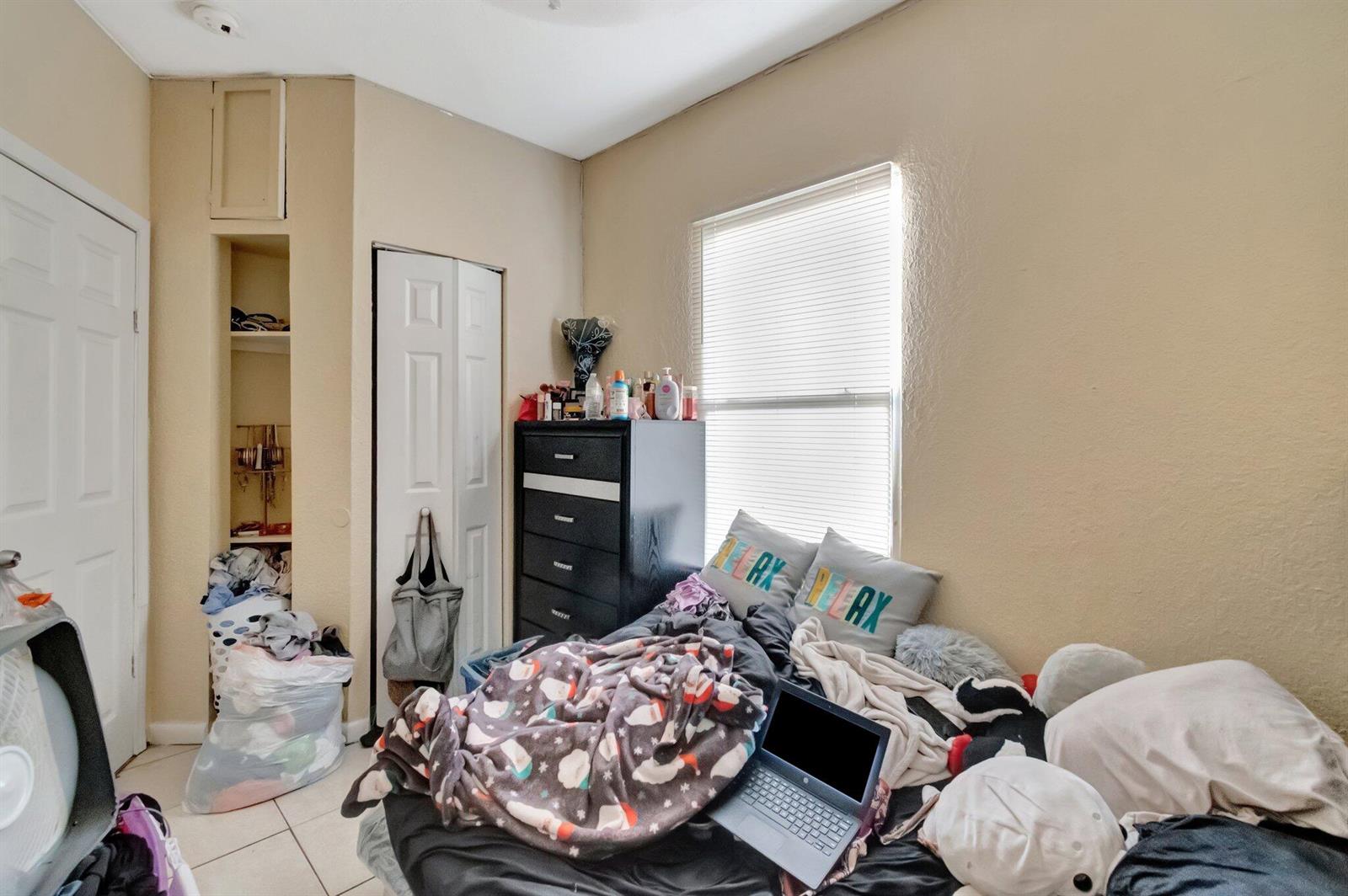 Ver detalles A,b,c / 4 2716 sq. ft. $ 2026-06-21 0 foto