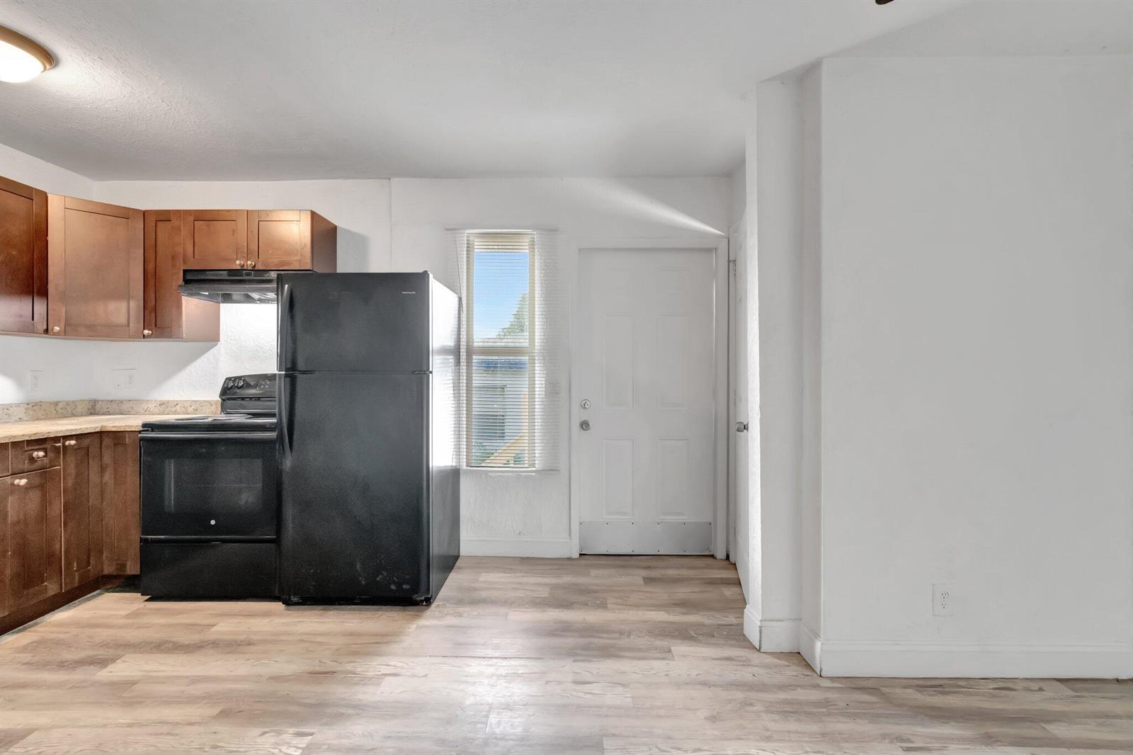 Ver detalles A,b,c / 4 2716 sq. ft. $ 2026-06-21 0 foto