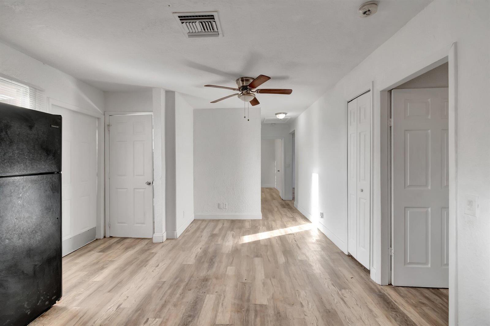 Ver detalles A,b,c / 4 2716 sq. ft. $ 2026-06-21 0 foto