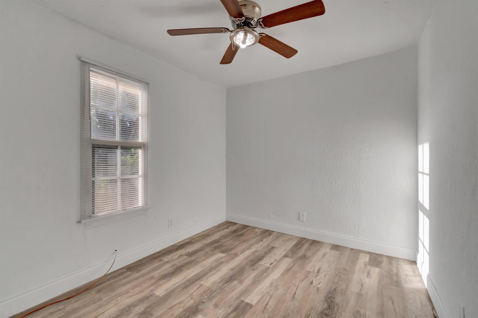 Ver detalles A,b,c / 4 2716 sq. ft. $ 2026-06-21 0 foto