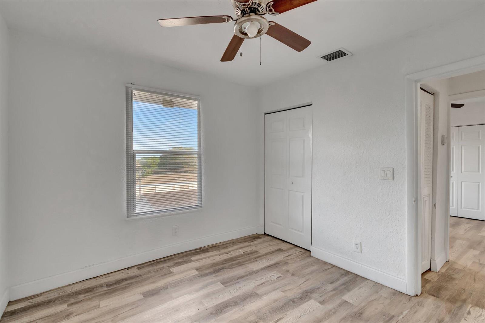 Ver detalles A,b,c / 4 2716 sq. ft. $ 2026-06-21 0 foto