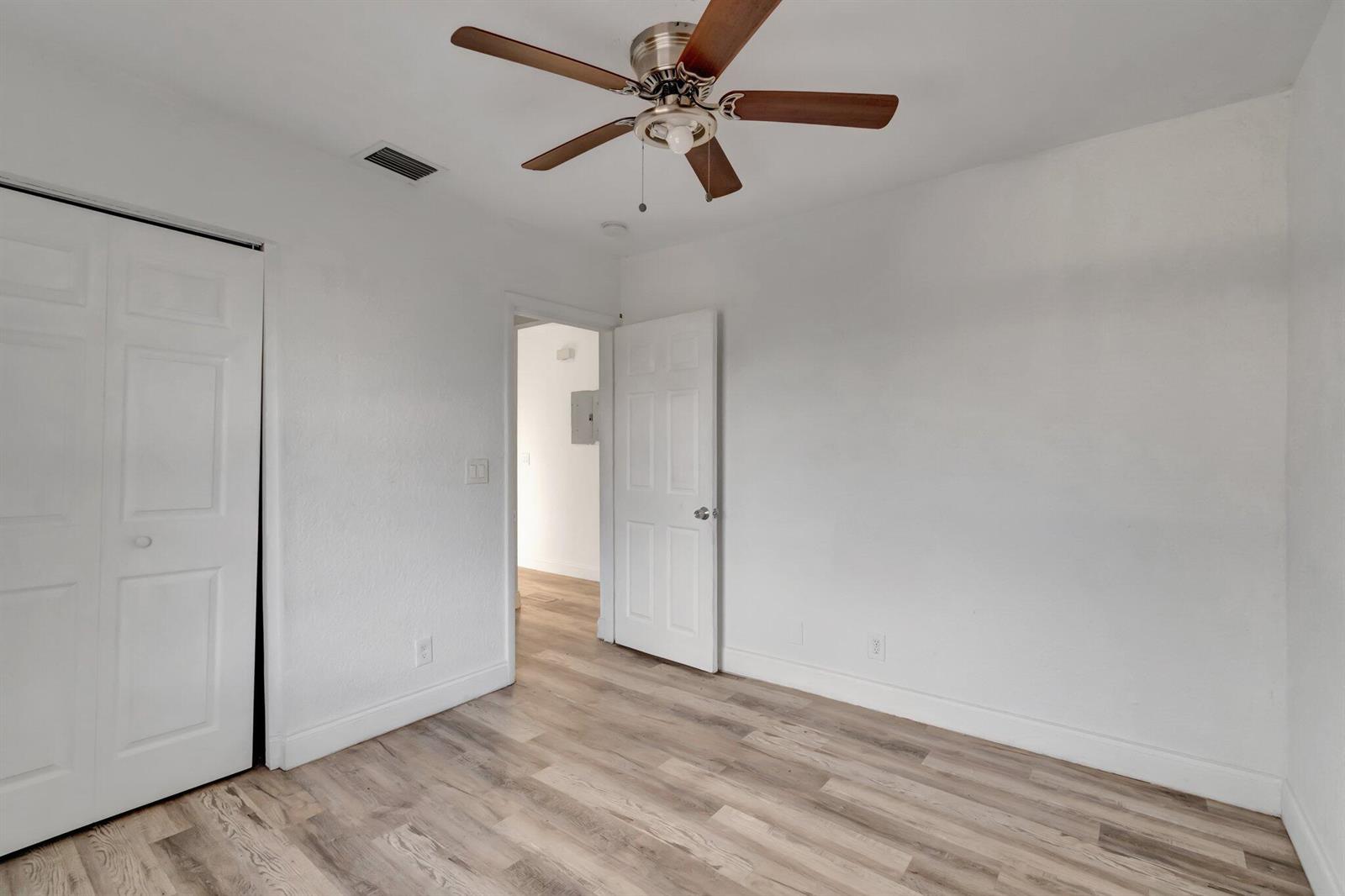 Ver detalles A,b,c / 4 2716 sq. ft. $ 2026-06-21 0 foto