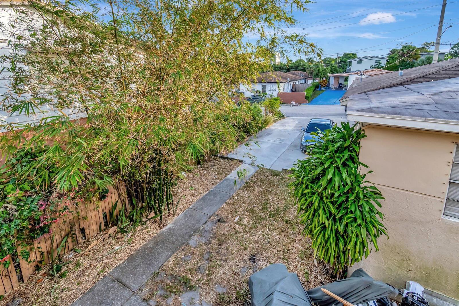 Ver detalles A,b,c / 4 2716 sq. ft. $ 2026-06-21 0 foto