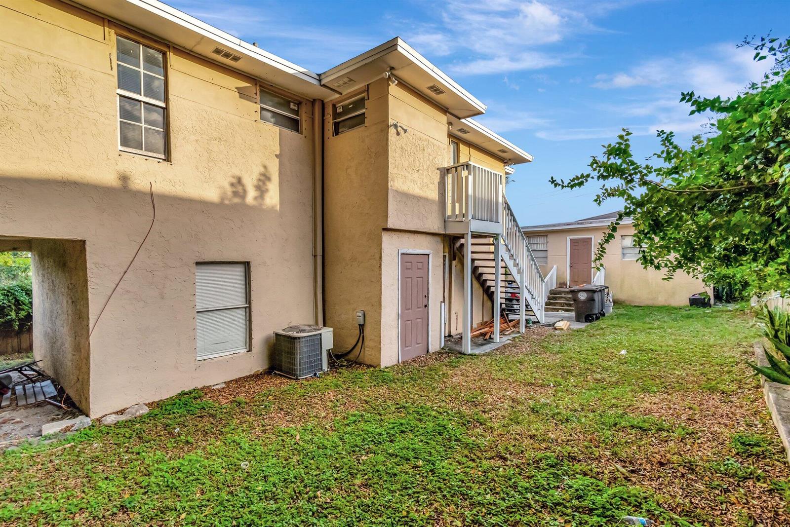 Ver detalles A,b,c / 4 2716 sq. ft. $ 2026-06-21 0 foto