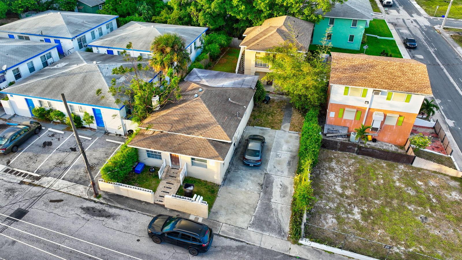 Ver detalles A,b,c / 4 2716 sq. ft. $ 2026-06-21 0 foto