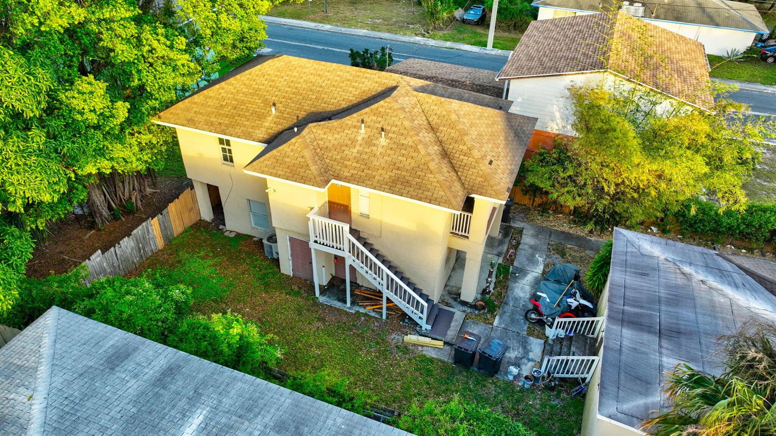 Ver detalles A,b,c / 4 2716 sq. ft. $ 2026-06-21 0 foto