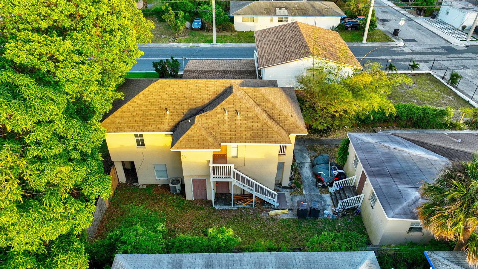 Ver detalles A,b,c / 4 2716 sq. ft. $ 2026-06-21 0 foto