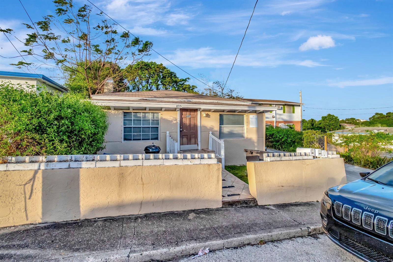 Ver detalles A,b,c / 4 2716 sq. ft. $ 2026-06-21 0 foto