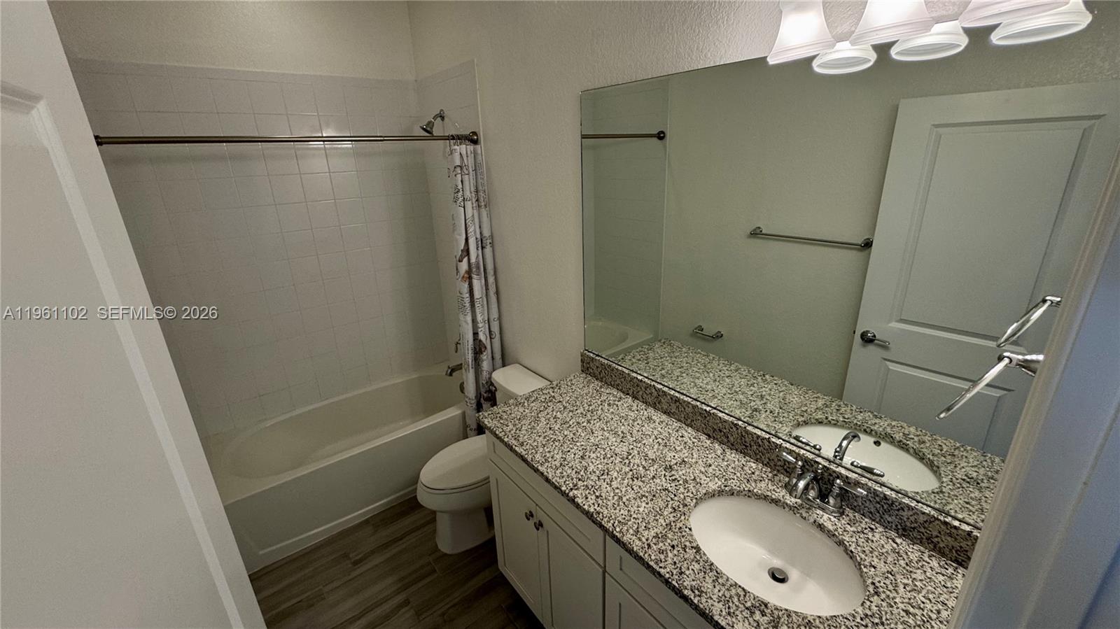 3973 3 / 3 1421 sq. ft. $ 2026-02-07 0 foto